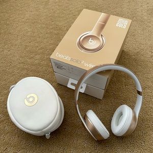 Beats Solo 2 Wireless special edition gold